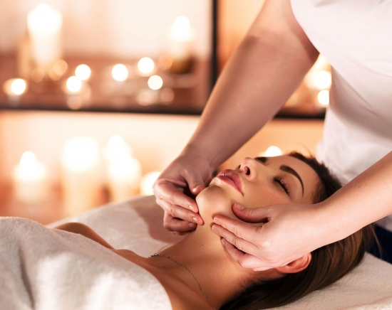 【夜便でご帰国の方へ】帰国日を優雅に過ごす「リッツカールトンホテル」アロマセラピーマッサージ＆アフタヌーンティー＜安心の貸切送迎付き＞